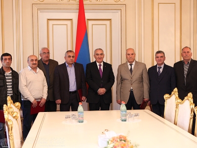Գալուստ Սահակյանը պարգեւատրել է ԱԺ մի խումբ աշխատակիցների