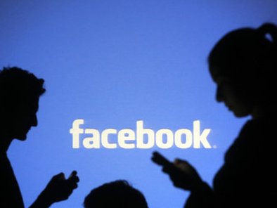 Опрос: Facebook разрушает браки