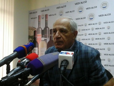 Բնակարանների գնորդների թվի նվազման պատճառը արտագաղթն է. Մկրտիչ Մինասյան
