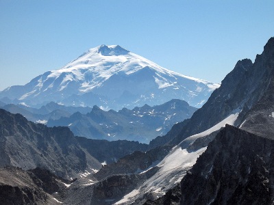 Armenian mountaineers raise Artsakh and Armenia flags on Elbrus