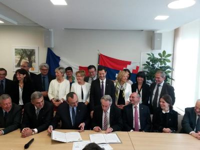 Karabakh President visits France