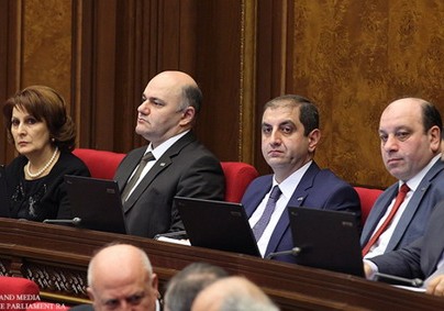 «ՀԺ». ՕԵԿ-ի «հայտնի ճանճերը». ԱԺ-ում նյարդերը տեղի են տալիս