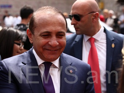 Վարչապետը՝ իր եւ Կարապետյանների հարաբերությունների մասին