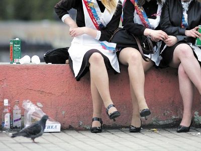 Московским школьникам запретили закапывать алкоголь в парке