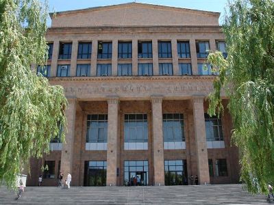 Ռումբի մասին կեղծ ահազանգ տված ԵՊՀ եւ ՀՊՄՀ ուսանողները պետք է  պատժվեն. մեղադրող