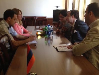 Вопросы внешней и внутренней политики обсудили депутат и посол США в Армении