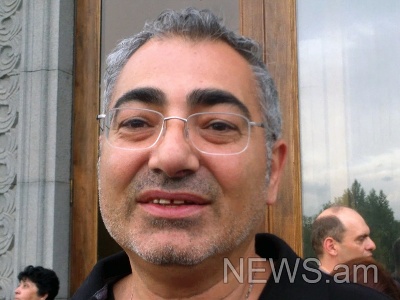 Արթուր Իսպիրյանը եւ «Արմքոմեդիի» տղաները` էլեկտրաէներգիայի թանկացման դեմ բողոքի երթին (ֆոտո)