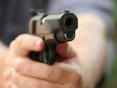 Пенсионер трижды выстрелил в главу минюста Чехии из стартового пистолета