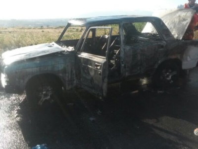 Fire destroys car in Yerevan (PHOTOS)