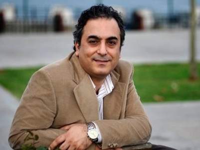 Armenian MP candidate in Turkey gives flowers to passers-by