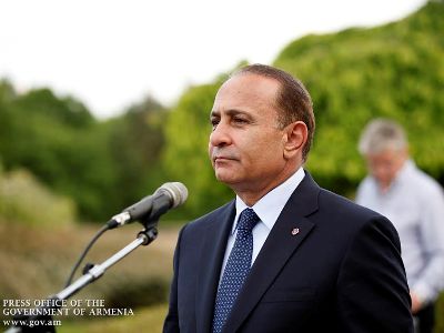 Վարչապետի գլխավորած պատվիրակությունը պաշտոնական այցով ժամանել է Պրահա (ֆոտո)