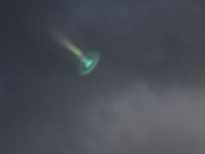 В небе над Нидерландами заметили НЛО, напоминающий медузу
