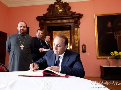 Պրահայում վարչապետը հանդիպել է Պրահայի արքեպիսկոպոսին (ֆոտո)