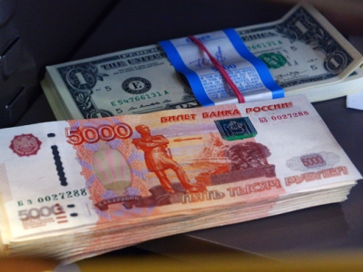 Курс доллара поднялся до отметки 56 рублей