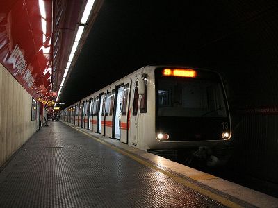 На юго-западе Рима в метро столкнулись два поезда