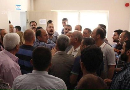 Турецкого полицейского поймали трижды голосующим