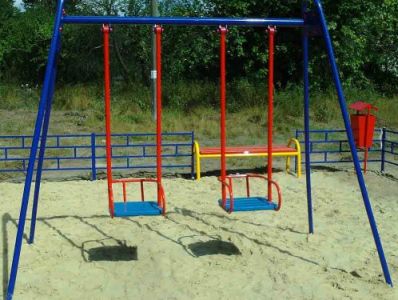 Ставшие причиной гибели девочки качели были установлены жильцами - префект