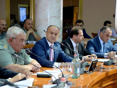 Strategic review of Armenia's defense discussed at Defense Ministry