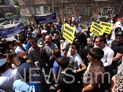 ARF youth protest expected electricity price hike (PHOTOS)