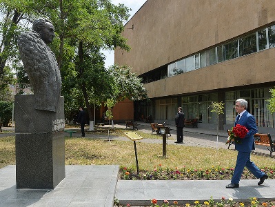 Armenia President attends Tigran Petrosian birth anniversary events (PHOTOS)