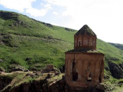 Turkish treasure hunters destroy Armenian church in Turkey