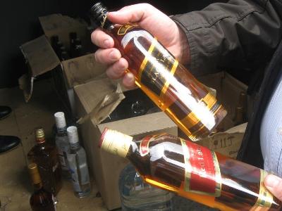 Число жертв контрафактного алкоголя в Мумбаи возросло до 74