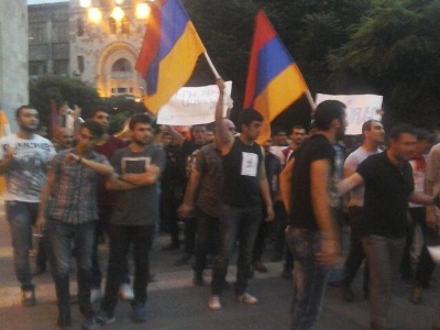 Активисты «Нет грабежу» завершили акцию оповещения в центре Еревана