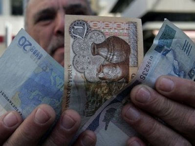 Հունական բանկերը ոչ պաշտոնական սահմանափակում են դրել կանխիկ գումար հանելու համար