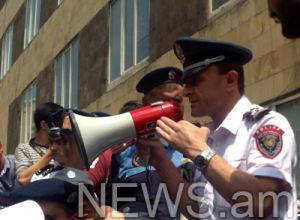 Armenian police warn protesters against illegal actions (PHOTOS)