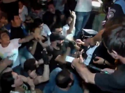 Օսիպյանը նստեց ցուցարարների կողքին եւ շարունակեց բանակցությունները (ֆոտո)