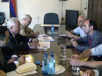 Երվանդ Զախարյանը ՀԲ ներկայացուցիչների հետ քննարկել է «Նաիրիտի» հարցը