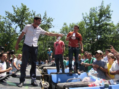 Armenia activists call to join them at home by turning off electricity