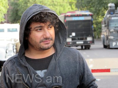 Դերասան Հովհաննես Ազոյանը Բաղրամյան պողոտայում է. Մինչեւ վերջ այստեղ եմ լինելու
