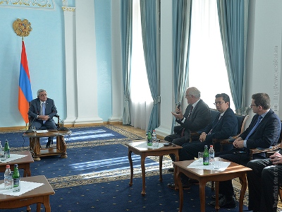 Նախագահն ընդունել է հաղորդակցության ոլորտի բարեփոխմանը նվիրված համաժողովի անդամներին (ֆոտո)