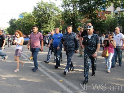 Полиция Армении обратилась к демонстрантам