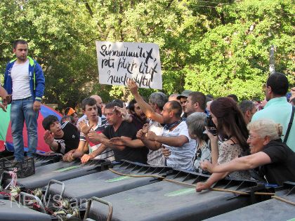 «168 жам»: Число участников акции на проспекте Баграмяна      постоянно уменьшается