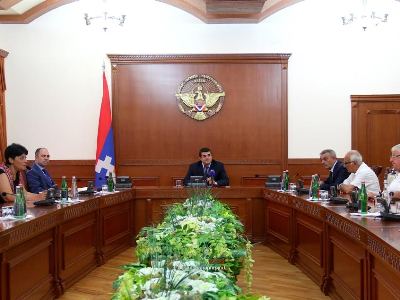 Karabakh PM meets with French Armenian benefactors