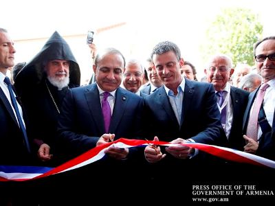 Armenia and France PMs open Armenian college in Paris