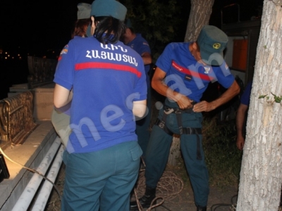 Փրկարարները ձորից դուրս են բերել ինքնավնասում կատարած անձին (ֆոտո)