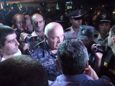 Armenian police block protestors' way and ban their march (LIVE)