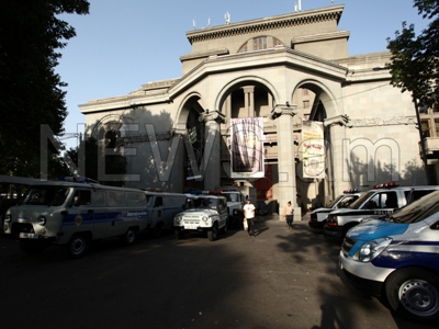Ոստիկանները շրջապատել են Ազատության հրապարակը. մեկնարկում է հավաքը (ֆոտո)