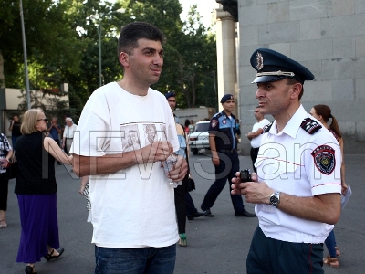 Armenian Police do not allow protestors in Liberty Square to hold march (PHOTOS)