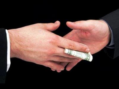 21-ամյա աղջիկը մեղադրվում է 64 տարեկան տղամարդուց շորթում կատարելու մեջ