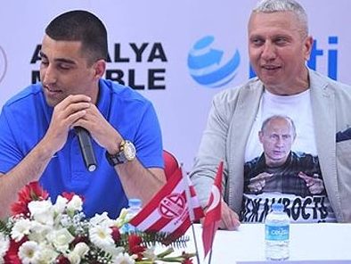 Ukraine honorary consul in Turkey city attends event wearing Putin t-shirt