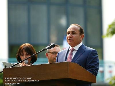 Armenian PM visits Embassy of France in Armenia