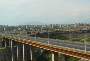 Мужчина в Ереване пытался броситься с моста и перерезал вены