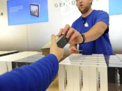 Сотрудники Apple подали в суд из-за унизительного отношения