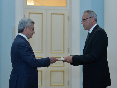 Germany’s newly appointed ambassador extends his credentials to Armenia’s President