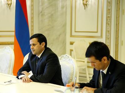 Armenia PM receives new Turkmenistan Ambassador