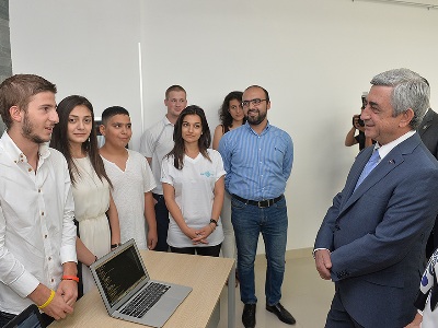 Armenia President meets with Luys fund community members (PHOTOS)